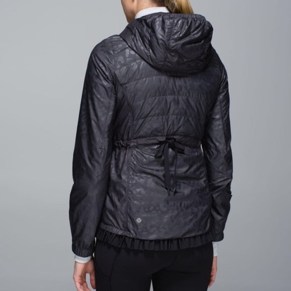 LULULEMON Spring Fling Puffy Windbreaker 4 - Picture 12 of 12